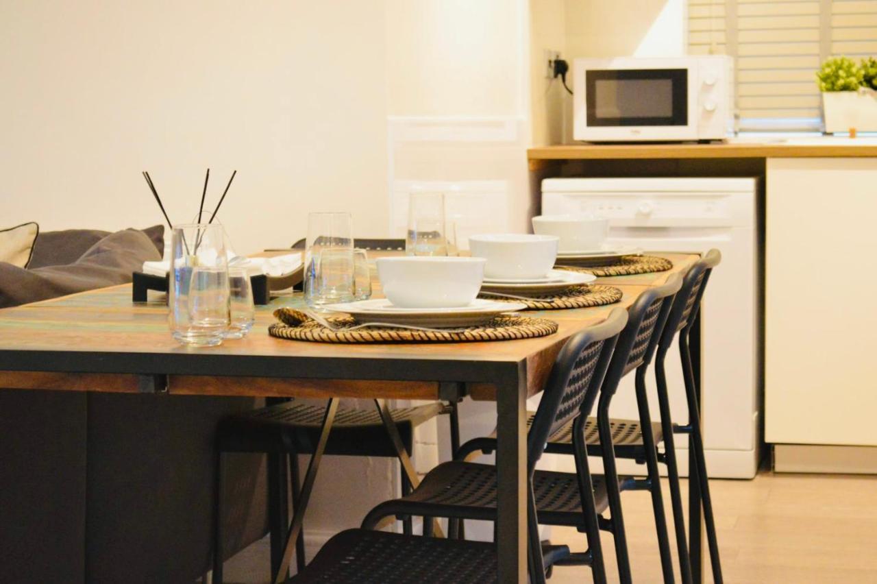 Stunning 3-bed Ground Floor In Apartment *