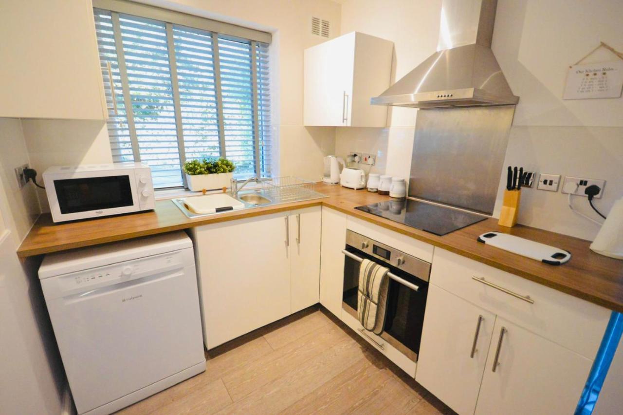 Stunning 3-bed Ground Floor In Apartment *